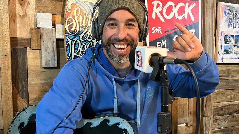 Viajero del Mar: Set acústico en Surf & Rock Radio FM 95.7 Pinamar